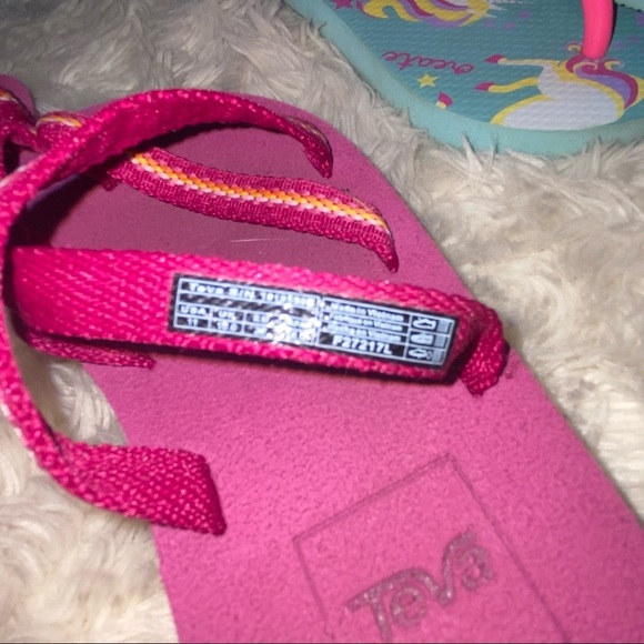 Kids sandals size Teva and Havaianas size 11 and 13 - Picture 3 of 4